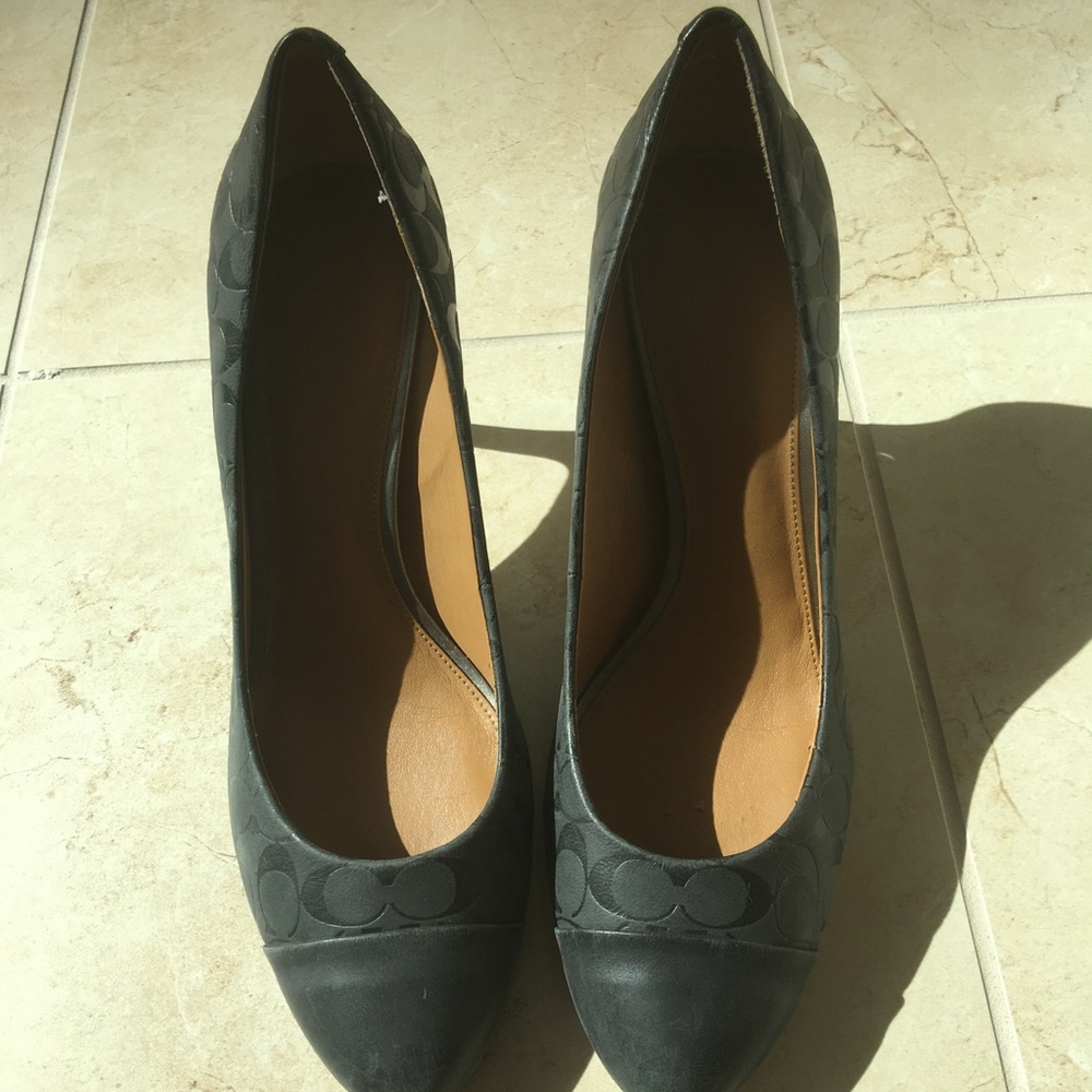 Original Comfortable pre-owned Coach Logo High Heels shoes size 9.5